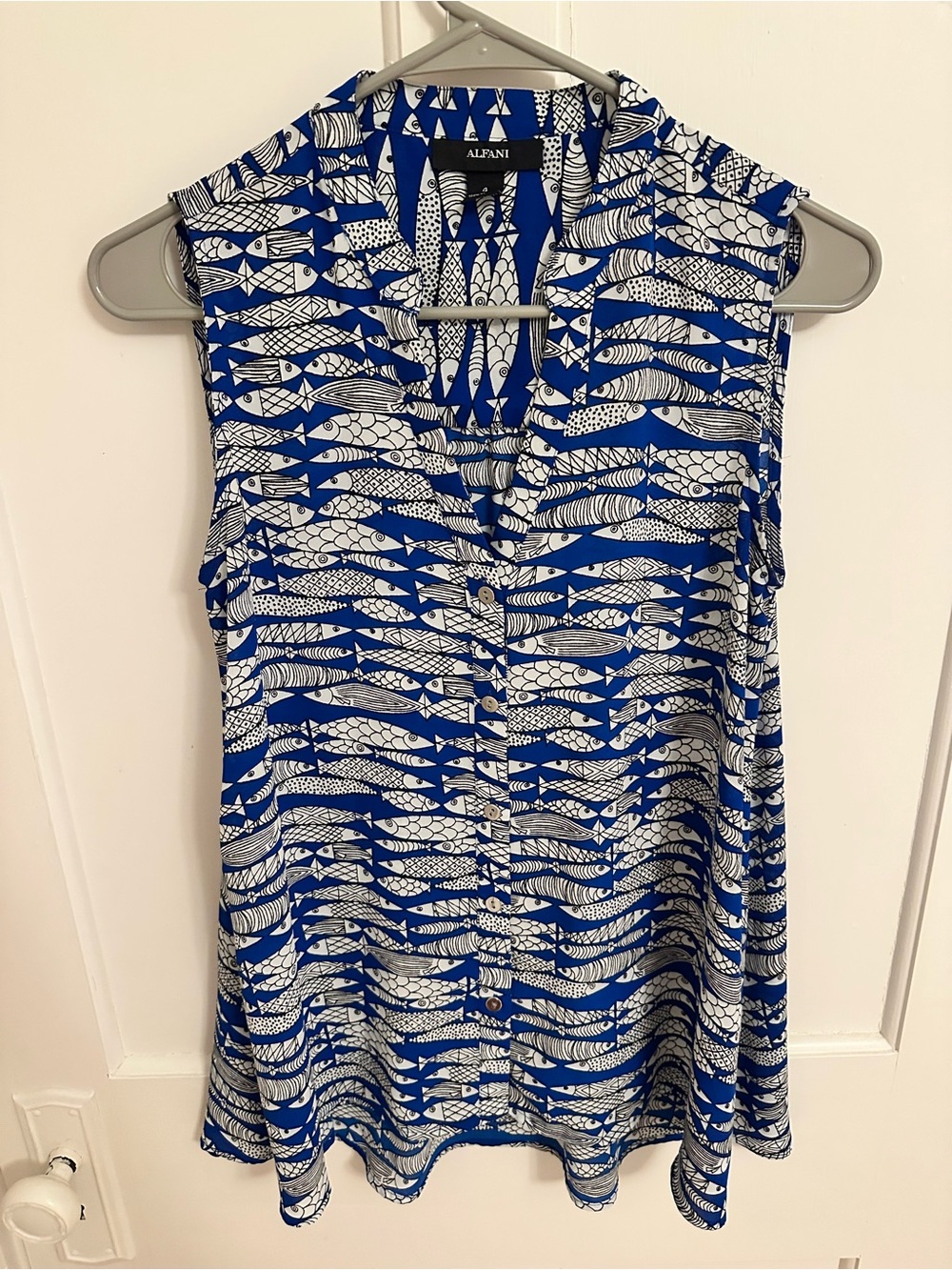 Alfani Sleeveless Blue Fish Blouse Buttons and Collar Coastal Women’s Sz 4
